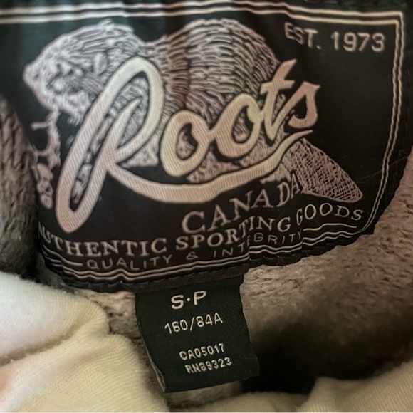ROOTS Heather Gray Pullover Hoodie. SMALL. Pockets - Picture 7 of 7